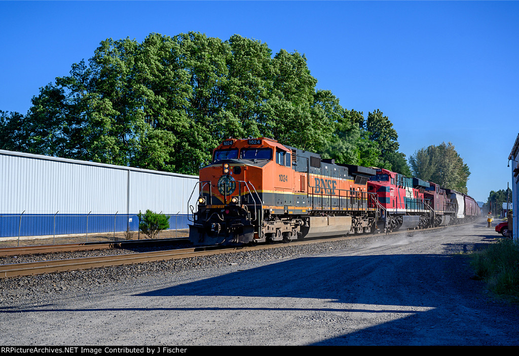 BNSF 1024